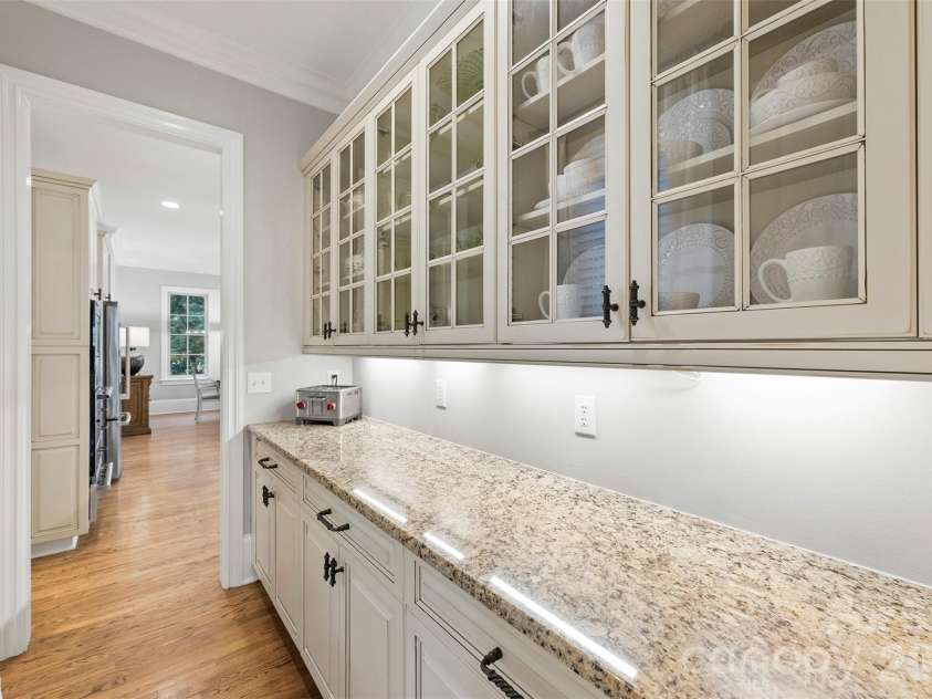 208 Tinkham Trail, Cramerton, NC 28032.  MLS# CAR4385759, YatesRealty ID 27056. Butler's Pantry