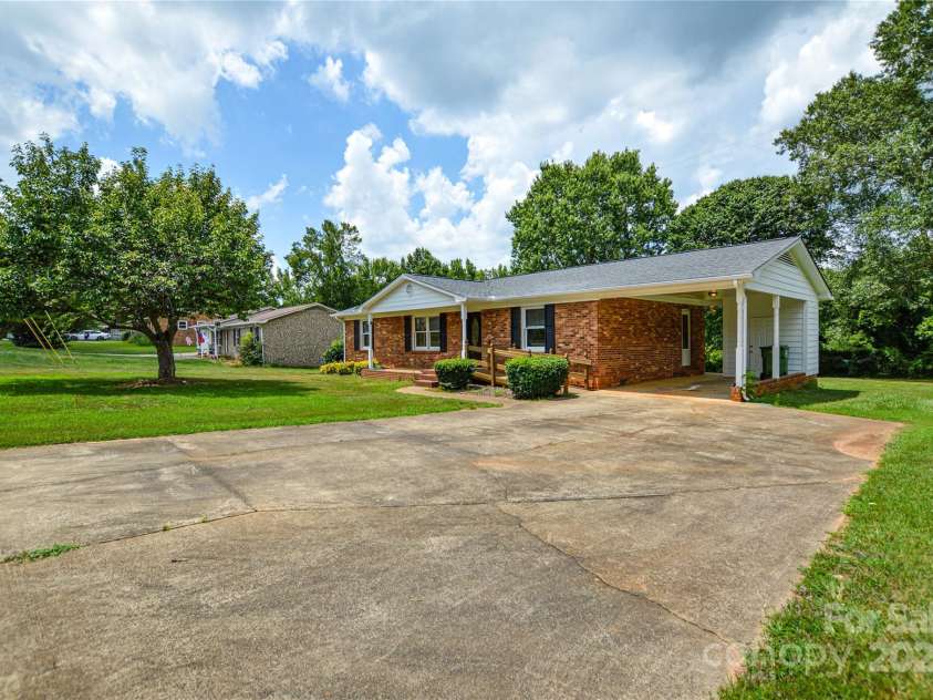 2500 Judith Avenue, Gastonia, NC 28054.  MLS# CAR4282124, YatesRealty ID 27057. Carport and plenty of parking