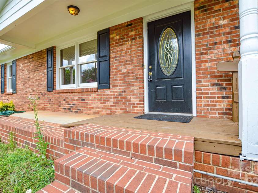 2500 Judith Avenue, Gastonia, NC 28054.  MLS# CAR4282124, YatesRealty ID 27057. Nice front porch!