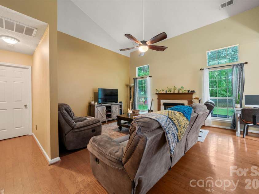 8411 Red Cypress Court, Charlotte, NC 28216.  MLS# CAR4387318, YatesRealty ID 27057. 