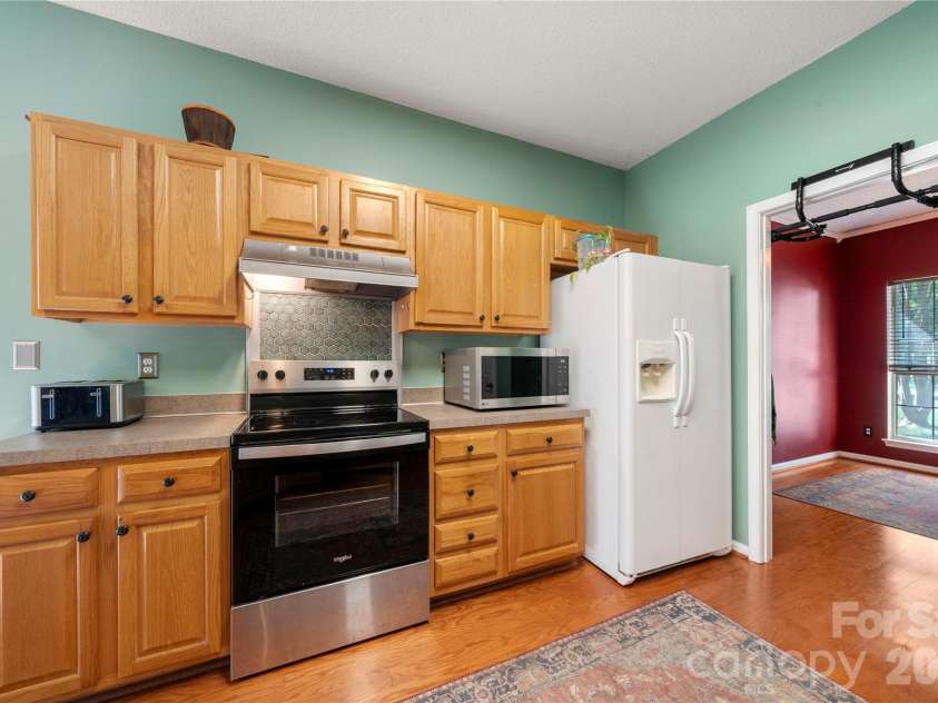 8411 Red Cypress Court, Charlotte, NC 28216.  MLS# CAR4387318, YatesRealty ID 27057. 