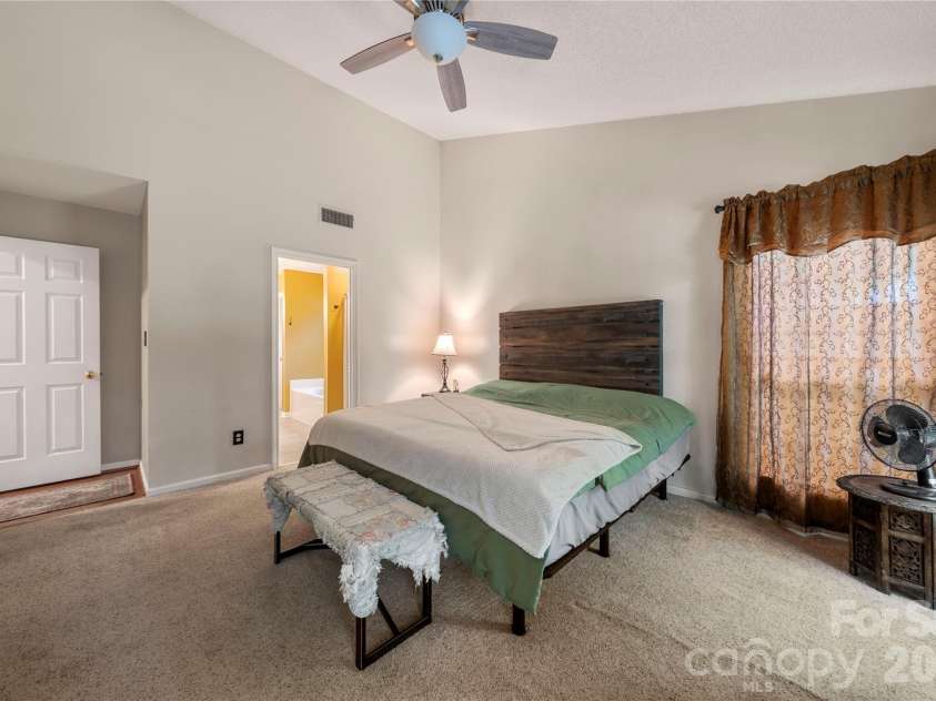 8411 Red Cypress Court, Charlotte, NC 28216.  MLS# CAR4387318, YatesRealty ID 27057. 