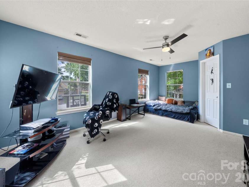 8411 Red Cypress Court, Charlotte, NC 28216.  MLS# CAR4387318, YatesRealty ID 27057. 