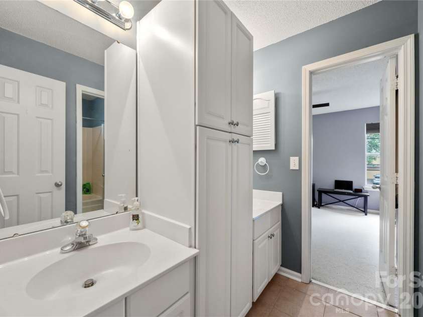 8411 Red Cypress Court, Charlotte, NC 28216.  MLS# CAR4387318, YatesRealty ID 27057. 