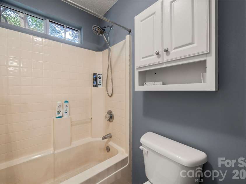8411 Red Cypress Court, Charlotte, NC 28216.  MLS# CAR4387318, YatesRealty ID 27057. 