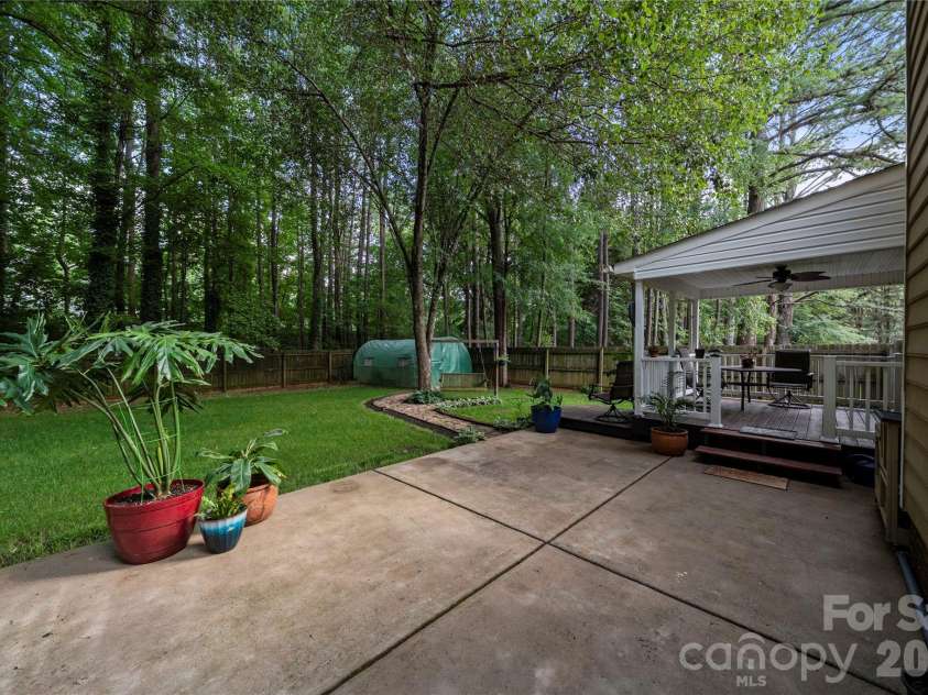 8411 Red Cypress Court, Charlotte, NC 28216.  MLS# CAR4387318, YatesRealty ID 27057. 