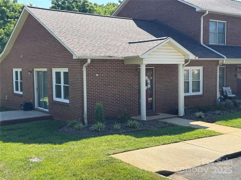 102 Brandywine Drive, Converse, NC 28613.  MLS# CAR4282058, YatesRealty ID 27058. 