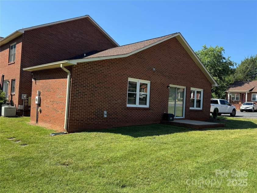 102 Brandywine Drive, Converse, NC 28613.  MLS# CAR4282058, YatesRealty ID 27058. 