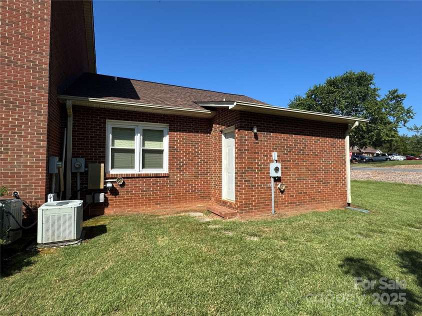 102 Brandywine Drive, Converse, NC 28613.  MLS# CAR4282058, YatesRealty ID 27058. 