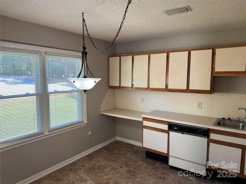 102 Brandywine Drive, Converse, NC 28613.  MLS# CAR4282058, YatesRealty ID 27058. 