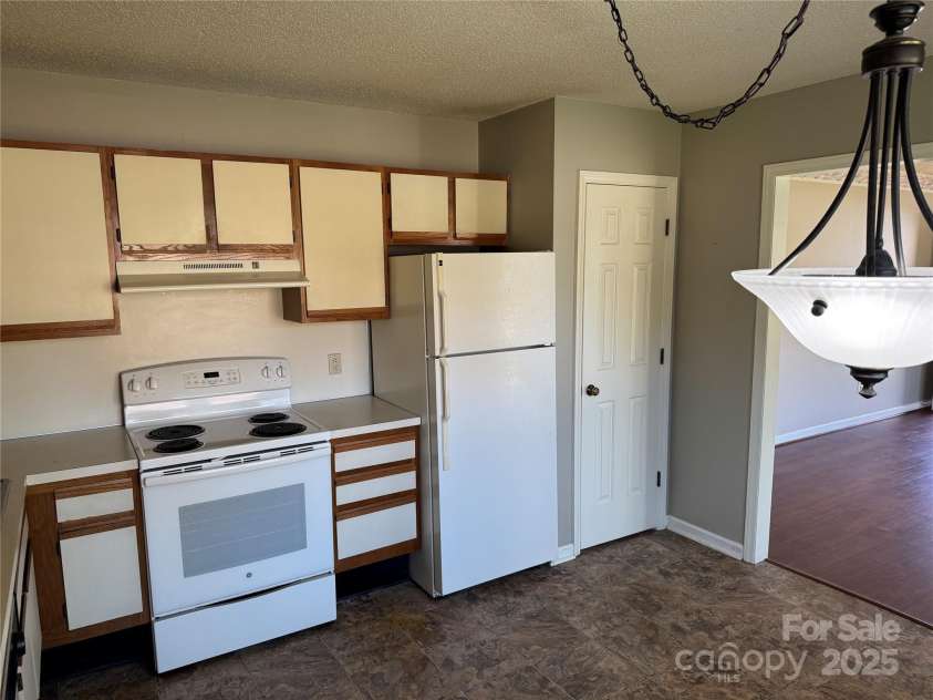 102 Brandywine Drive, Converse, NC 28613.  MLS# CAR4282058, YatesRealty ID 27058. 