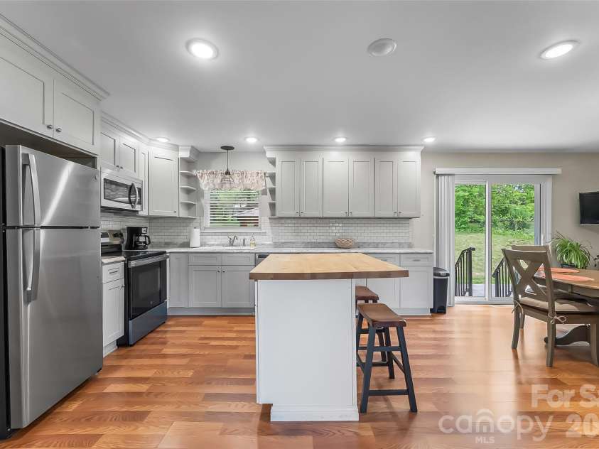 1573 11th Street, Hickory, NC 28601.  MLS# CAR4376543, YatesRealty ID 27058. 