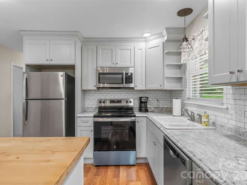 1573 11th Street, Hickory, NC 28601.  MLS# CAR4376543, YatesRealty ID 27058. 