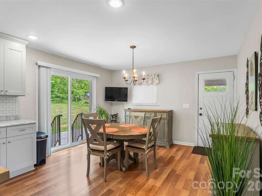 1573 11th Street, Hickory, NC 28601.  MLS# CAR4376543, YatesRealty ID 27058. 