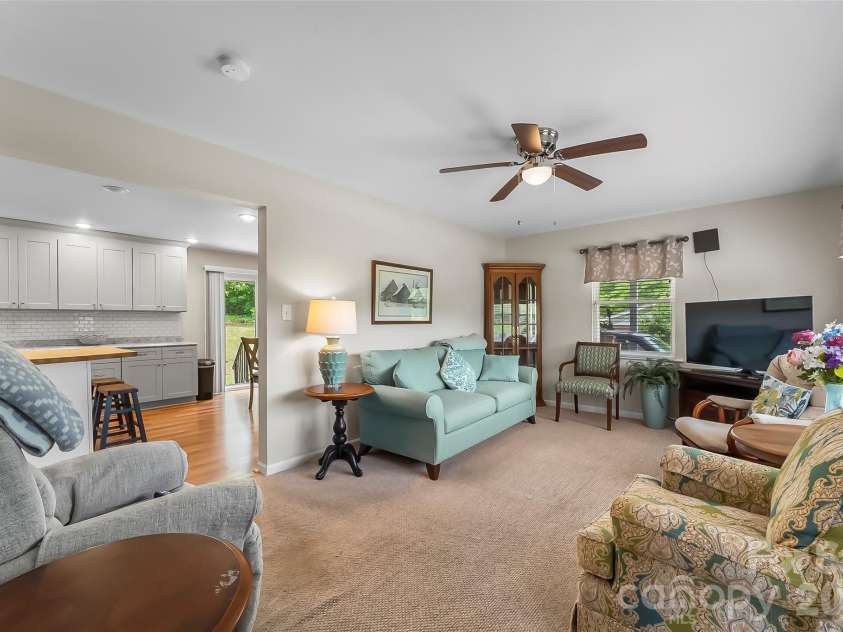 1573 11th Street, Hickory, NC 28601.  MLS# CAR4376543, YatesRealty ID 27058. 