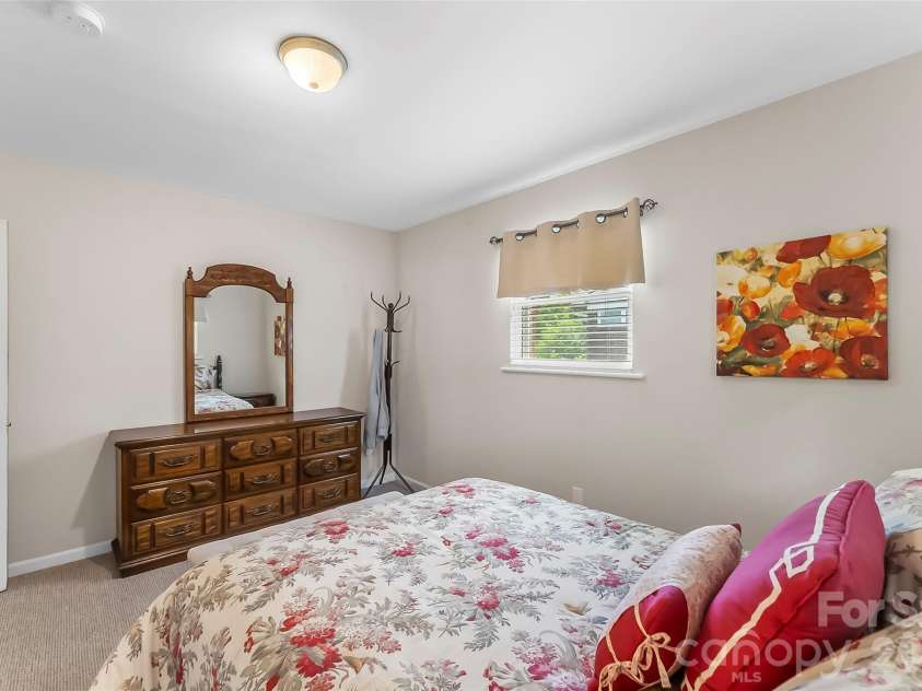 1573 11th Street, Hickory, NC 28601.  MLS# CAR4376543, YatesRealty ID 27058. 