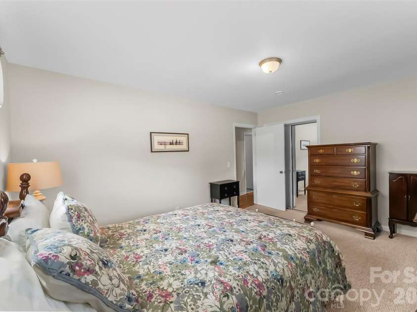 1573 11th Street, Hickory, NC 28601.  MLS# CAR4376543, YatesRealty ID 27058. 