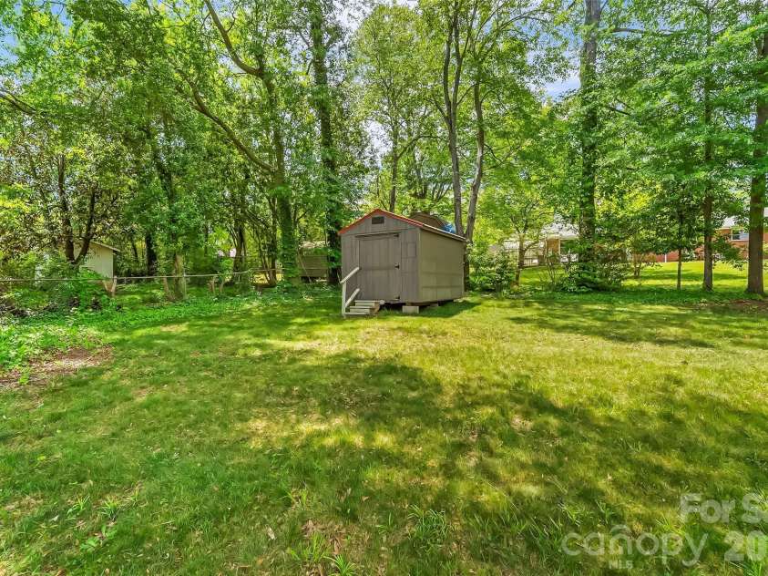 1573 11th Street, Hickory, NC 28601.  MLS# CAR4376543, YatesRealty ID 27058. 