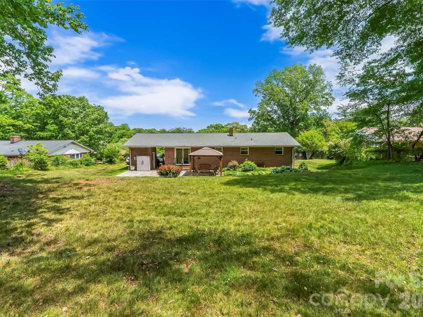 1573 11th Street, Hickory, NC 28601.  MLS# CAR4376543, YatesRealty ID 27058. 
