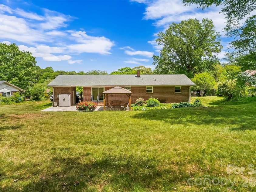 1573 11th Street, Hickory, NC 28601.  MLS# CAR4376543, YatesRealty ID 27058. 