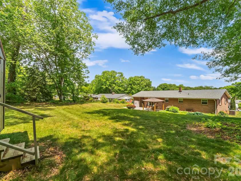 1573 11th Street, Hickory, NC 28601.  MLS# CAR4376543, YatesRealty ID 27058. 