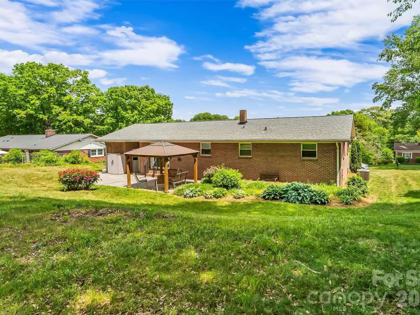 1573 11th Street, Hickory, NC 28601.  MLS# CAR4376543, YatesRealty ID 27058. 