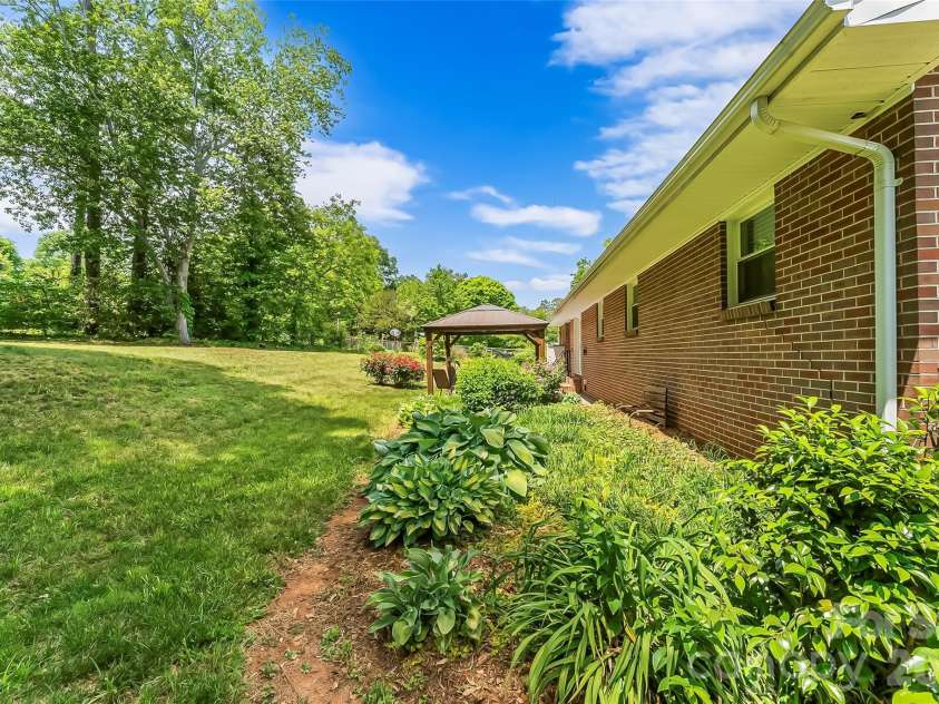 1573 11th Street, Hickory, NC 28601.  MLS# CAR4376543, YatesRealty ID 27058. 