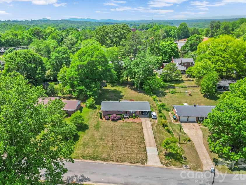 1573 11th Street, Hickory, NC 28601.  MLS# CAR4376543, YatesRealty ID 27058. 