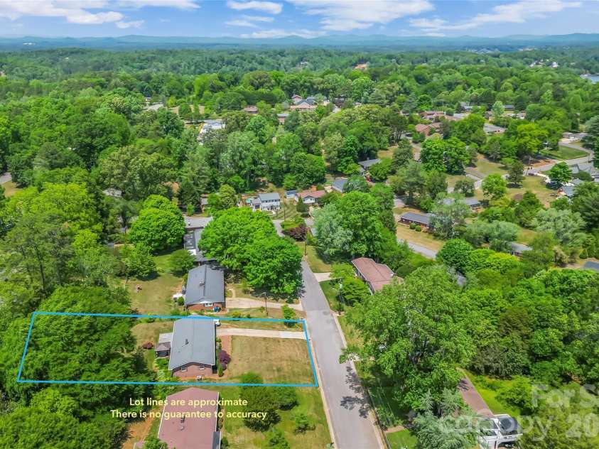 1573 11th Street, Hickory, NC 28601.  MLS# CAR4376543, YatesRealty ID 27058. 