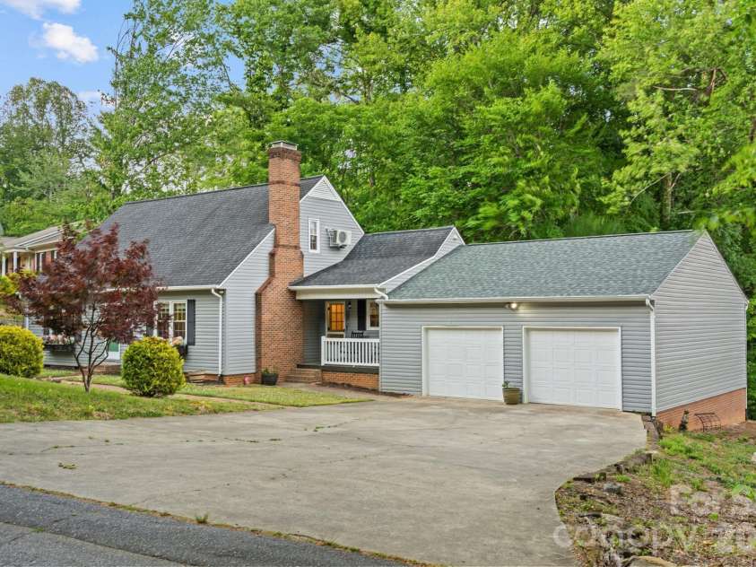 1014 Bramblewood Court, Lenoir, NC 28645.  MLS# CAR4385707, YatesRealty ID 27059. 