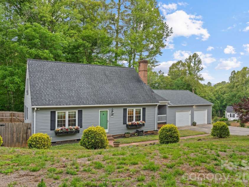 1014 Bramblewood Court, Lenoir, NC 28645.  MLS# CAR4385707, YatesRealty ID 27059. 