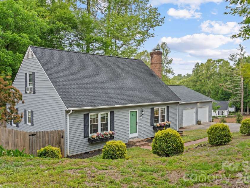 1014 Bramblewood Court, Lenoir, NC 28645.  MLS# CAR4385707, YatesRealty ID 27059. 