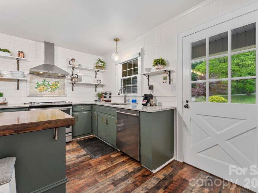1014 Bramblewood Court, Lenoir, NC 28645.  MLS# CAR4385707, YatesRealty ID 27059. 