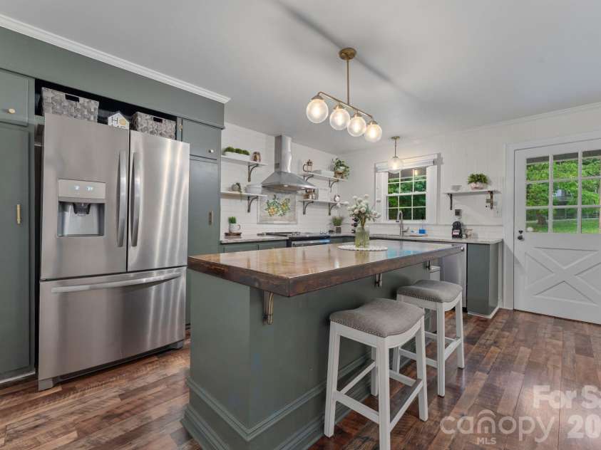1014 Bramblewood Court, Lenoir, NC 28645.  MLS# CAR4385707, YatesRealty ID 27059. 
