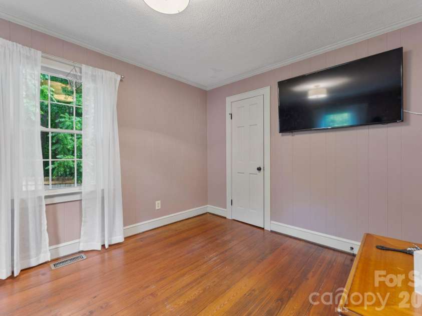 1014 Bramblewood Court, Lenoir, NC 28645.  MLS# CAR4385707, YatesRealty ID 27059. 