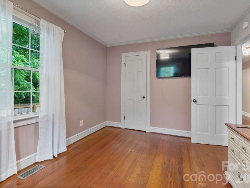 1014 Bramblewood Court, Lenoir, NC 28645.  MLS# CAR4385707, YatesRealty ID 27059. 