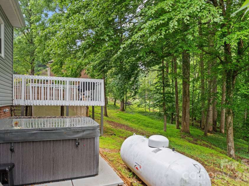 1014 Bramblewood Court, Lenoir, NC 28645.  MLS# CAR4385707, YatesRealty ID 27059. 
