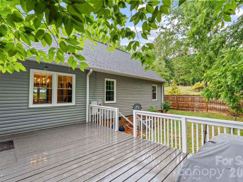 1014 Bramblewood Court, Lenoir, NC 28645.  MLS# CAR4385707, YatesRealty ID 27059. 