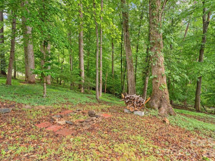 1014 Bramblewood Court, Lenoir, NC 28645.  MLS# CAR4385707, YatesRealty ID 27059. 
