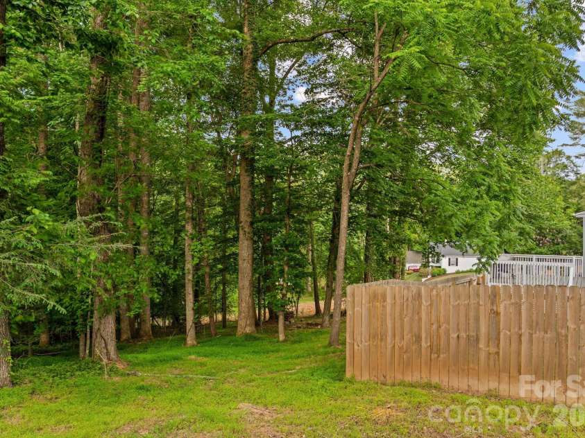 1014 Bramblewood Court, Lenoir, NC 28645.  MLS# CAR4385707, YatesRealty ID 27059. 