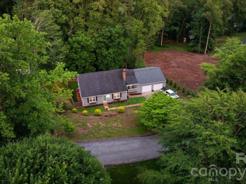 1014 Bramblewood Court, Lenoir, NC 28645.  MLS# CAR4385707, YatesRealty ID 27059. 
