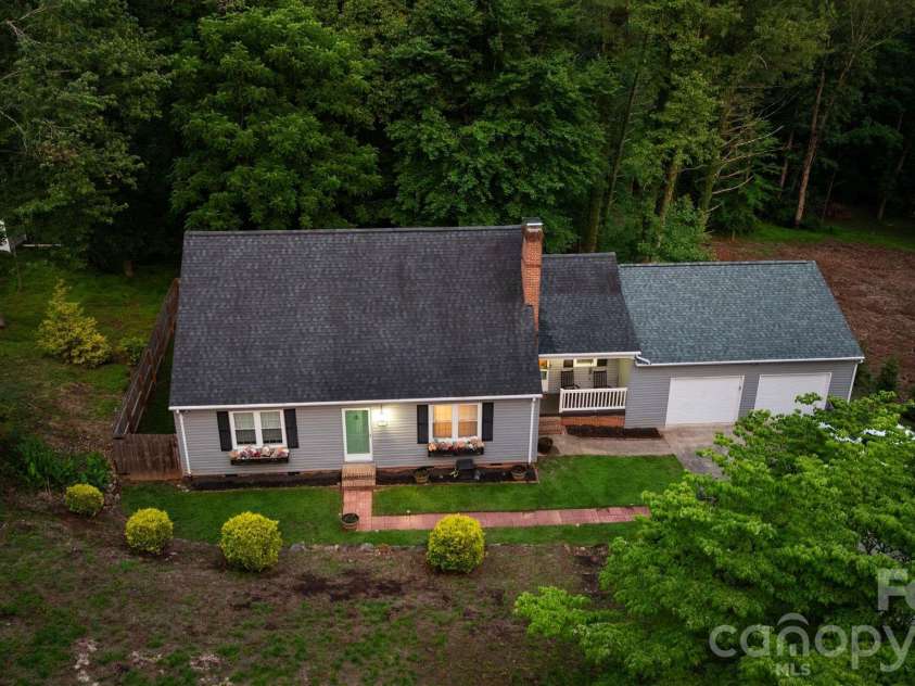 1014 Bramblewood Court, Lenoir, NC 28645.  MLS# CAR4385707, YatesRealty ID 27059. 