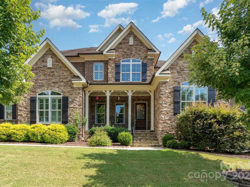 18001 Pawleys Plantation Lane, Charlotte, NC 28278.  MLS# CAR4278804, YatesRealty ID 27059. 
