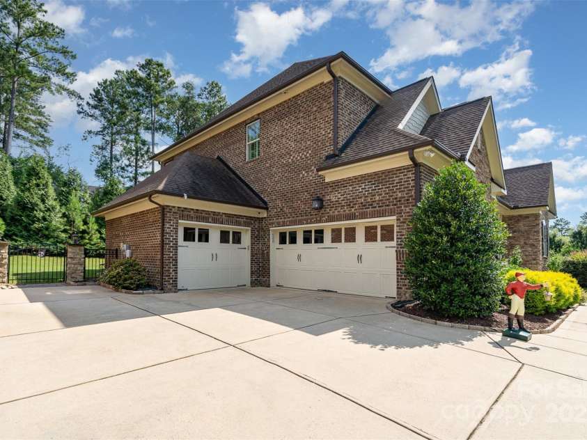 18001 Pawleys Plantation Lane, Charlotte, NC 28278.  MLS# CAR4278804, YatesRealty ID 27059. 