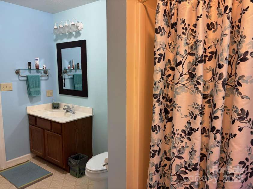 408 Dora Lane, Bakersville, NC 28705.  MLS# CAR4311694, YatesRealty ID 2706. Full bath