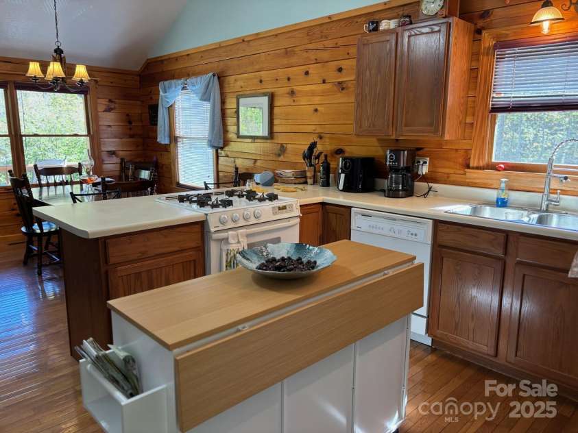 408 Dora Lane, Bakersville, NC 28705.  MLS# CAR4311694, YatesRealty ID 2706. Kitchen