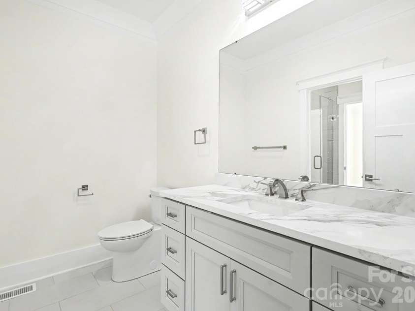 4304 Tangle Drive, Charlotte, NC 28211.  MLS# CAR4363691, YatesRealty ID 27060. Bathroom -1st floor