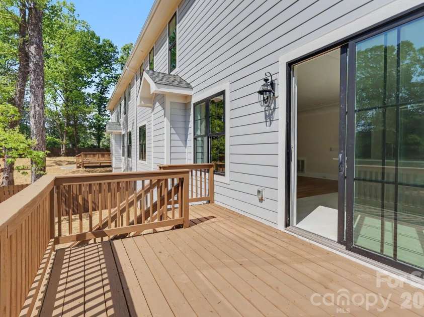 4304 Tangle Drive, Charlotte, NC 28211.  MLS# CAR4363691, YatesRealty ID 27060. Deck