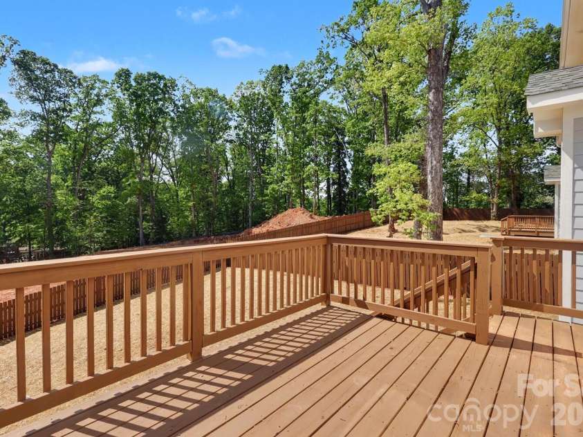 4304 Tangle Drive, Charlotte, NC 28211.  MLS# CAR4363691, YatesRealty ID 27060. Deck
