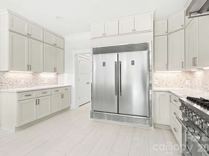 4304 Tangle Drive, Charlotte, NC 28211.  MLS# CAR4363691, YatesRealty ID 27060. Kitchen